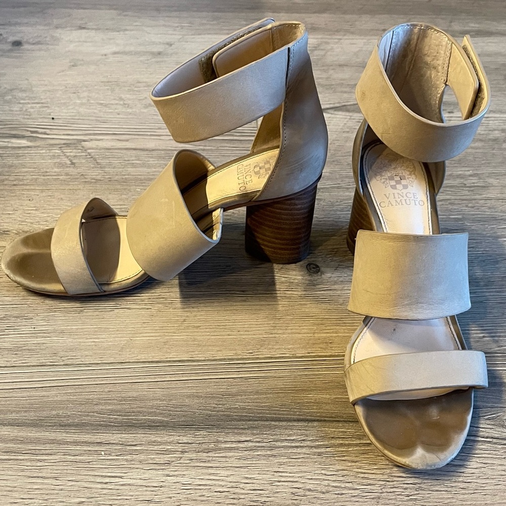 Vince Camuto Suede Taupe Sandal. Size 7.5